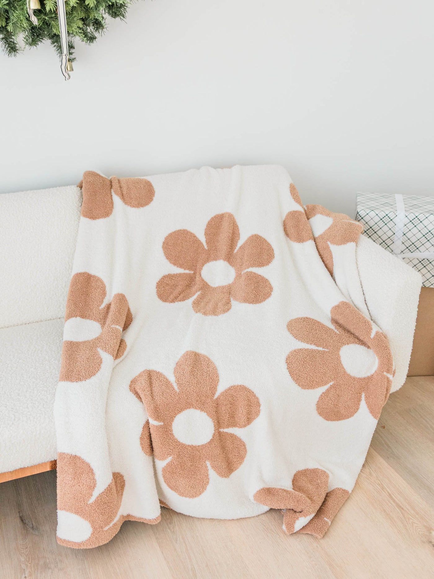 Jumbo Flower Plush Blanket