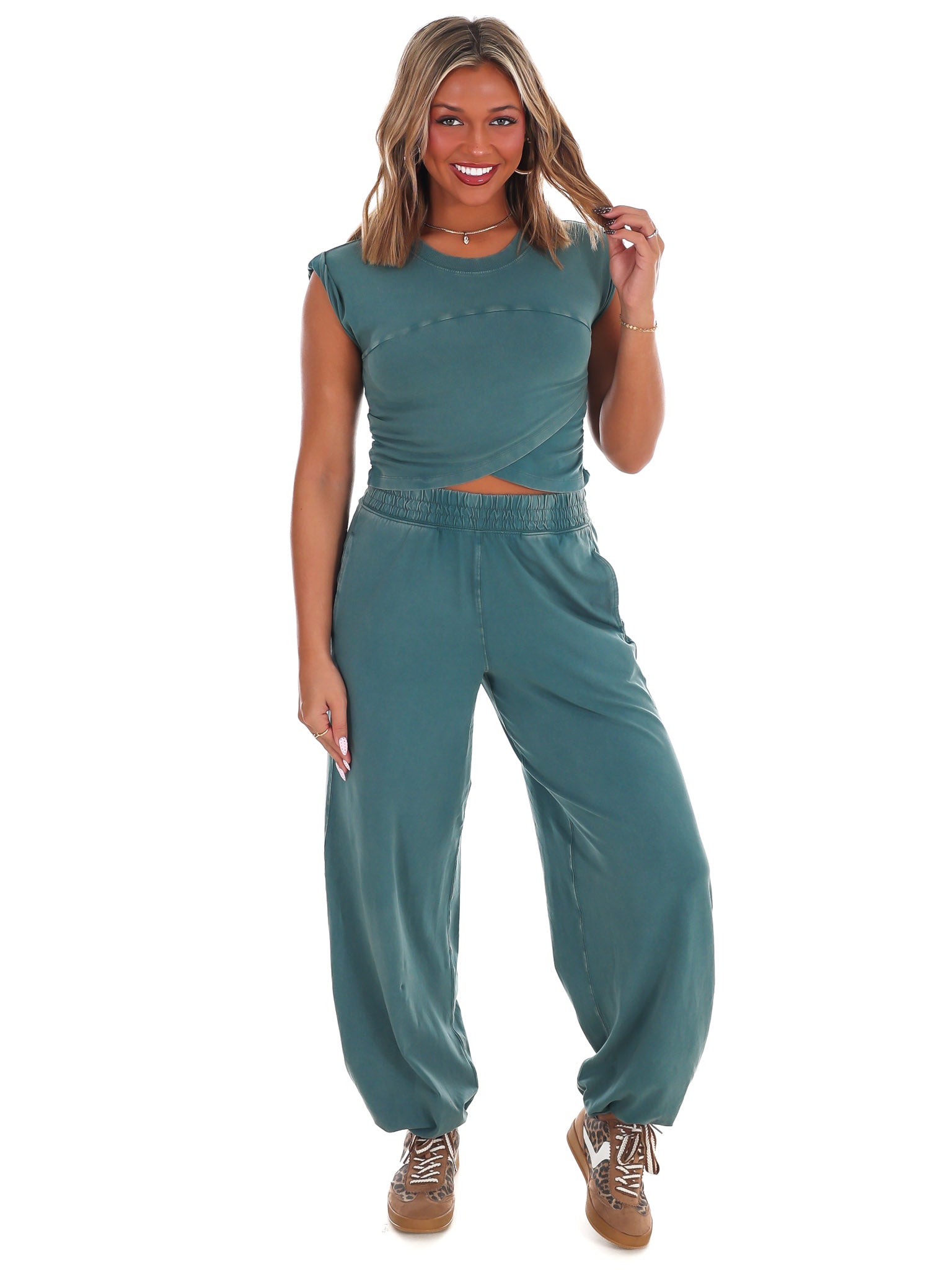 Eve 着用 UnderBlue Crable sportswear Free People Hot Shot Crossover Set – Josie's Boutique